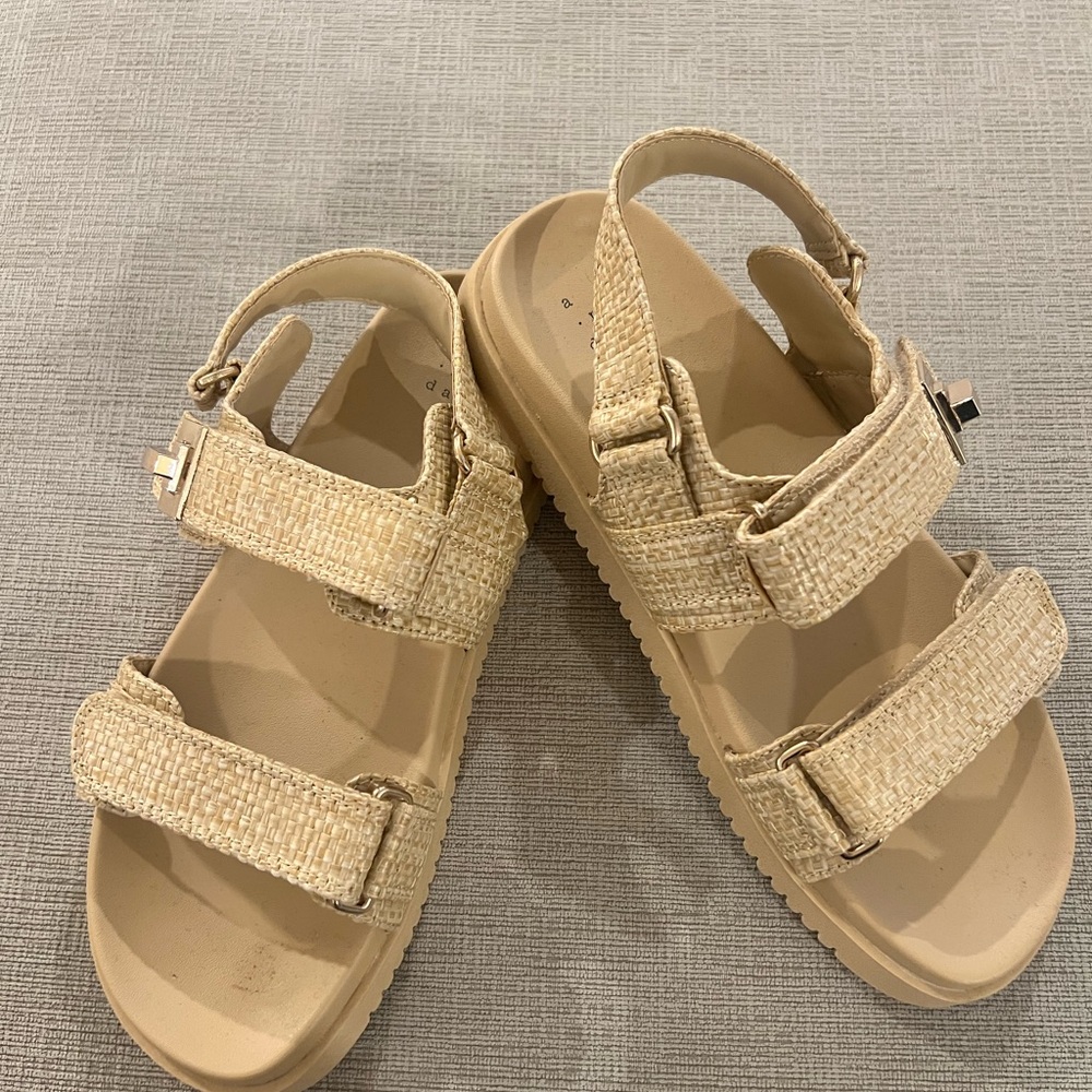 A New Day women’s sandals, size 7.